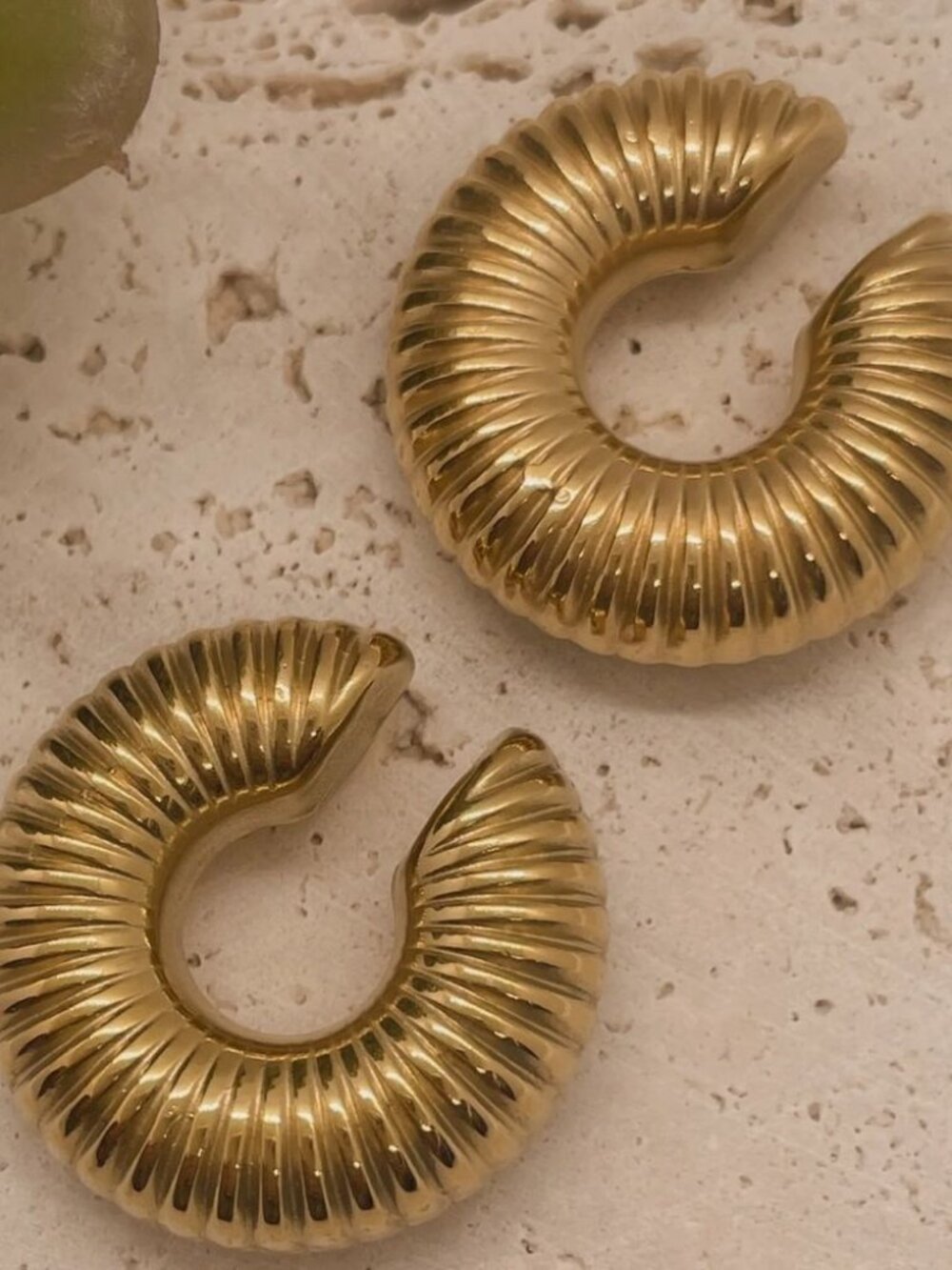 CshapecuffN821